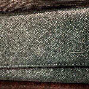 Louis Vuitton Leather Green 6 Ring Key Holder